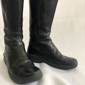 Keen W’s tall black boot 8.5